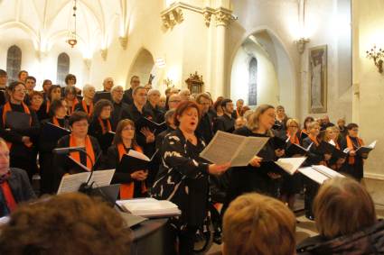Concert de Noel du choeur de l'Université du Maine, direction Evelyne Béché, église d'Yvré l'Evêque, 20 décembre 2014