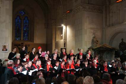 Concert du Choeur de l'Université du Maine dirigé par Evelyne Béché. Eglise de Roëzé-sur-Sarthe - 10 décembre 2016