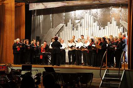 concert de la chorale Emichante de Saint-Calais, dirigée par Evelyne Béché, Besse-sur-Braye, 13 novembre 2010
