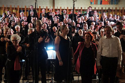 Choeur de l'Université du Maine et chorale A Coeur Joie Au Clair Matin, dirigés par Evelyne Béché et accompagné par un orchestre à cordes, samedi 9 juin 2018, église Ste-Thérèse, Le Mans (Sarthe, France)