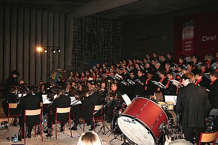 concert Messe de l'Homme Armé (Jenkins), Choeur de l'Université du Maine, Brassage Brass Band, dirigés par Evelyne Béché, Eglise Saint-Liboire, Le Mans, 11 décembre 2010