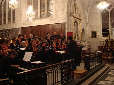 concert choir of the University of Maine - Château du Loir (France) - conducted by Evelyne Béché