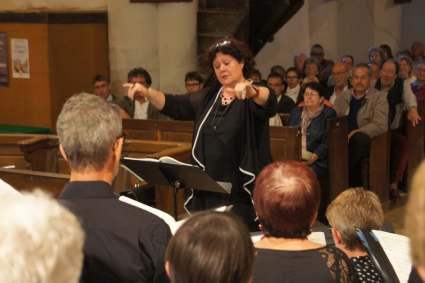 concert de la chorale Emichante de Saint-Calais, dirigée par Evelyne Béché, Saint-Gervais-de-Vic, 22 juin 2015