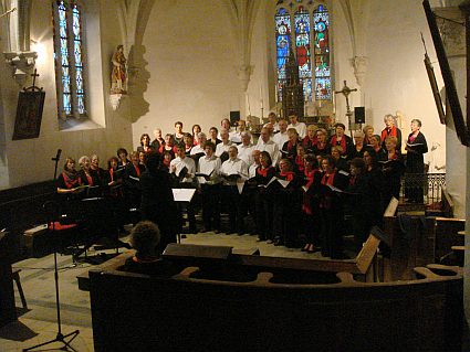 concert de la chorale Emichante de Saint-Calais, dirigée par Evelyne Béché, Saint-Gervais-de-Vic, 7 juin 2010