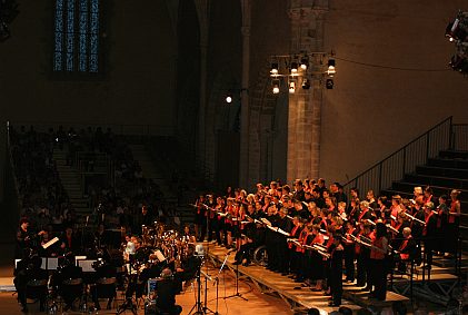 concert Messe de l'Homme Armé (Jenkins), Choeur de l'Université du Maine, Brassage Brass Band, dirigés par Evelyne Béché, Abbaye de l'Epau, 5 juin 2010