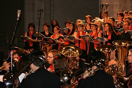 concert Messe de l'Homme Armé (Jenkins), Choeur de l'Université du Maine, Brassage Brass Band, dirigés par Evelyne Béché, Abbaye de l'Epau, 5 juin 2010