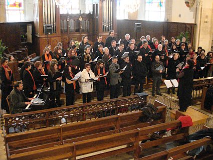 Concert choir of the University of Maine - Conducted by Evelyne Béché - Sillé-le-Guillaume (Sarthe, France)