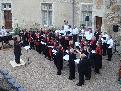 Concert of the choir Emi'chante, conducted by Evelyne Béché, 21 June 2010,Castle of Courtenvaux (Sarthe, France)